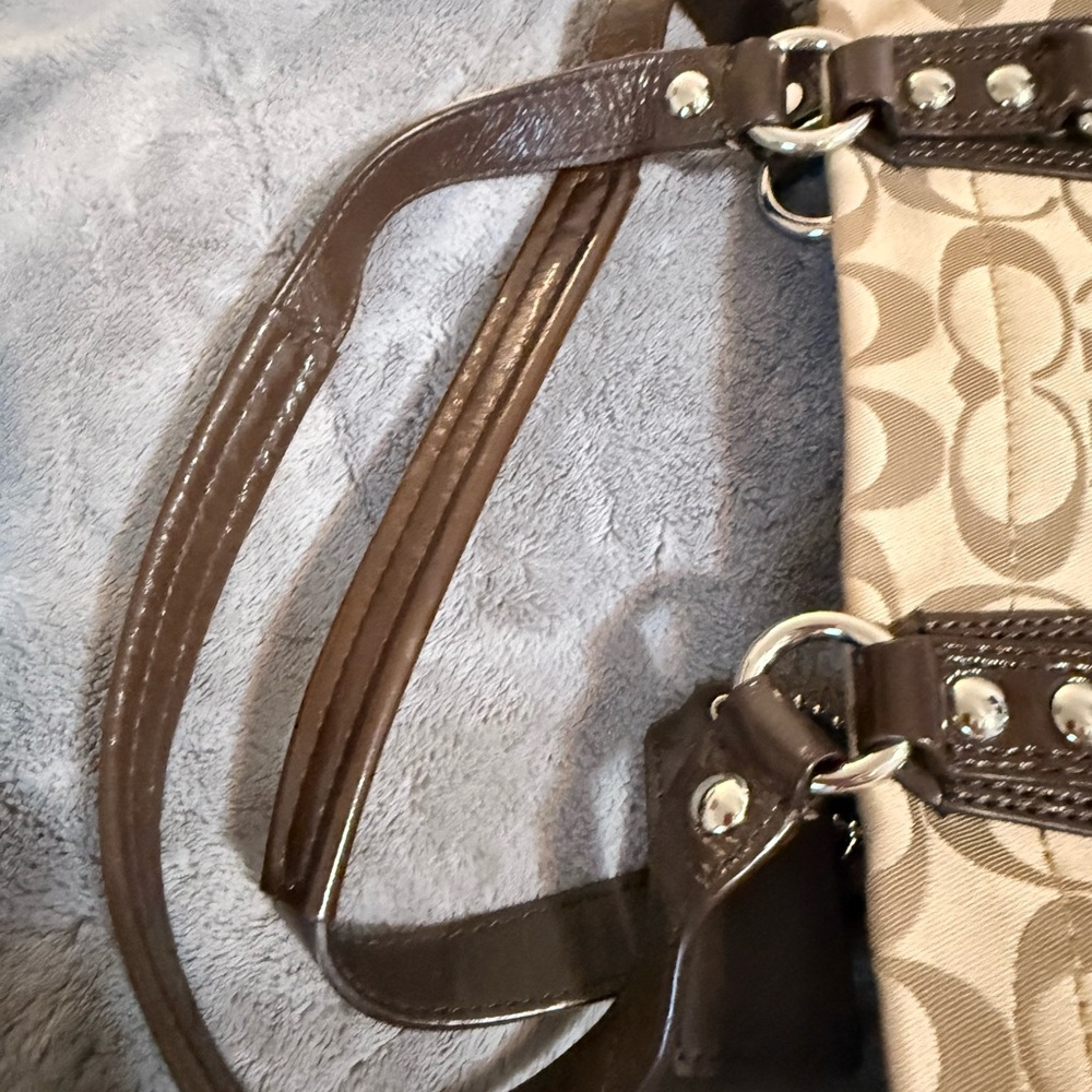 Coach Tan and Brown Signature Shoulder Bag excellent condition, satin bag - Picture 5 of 16